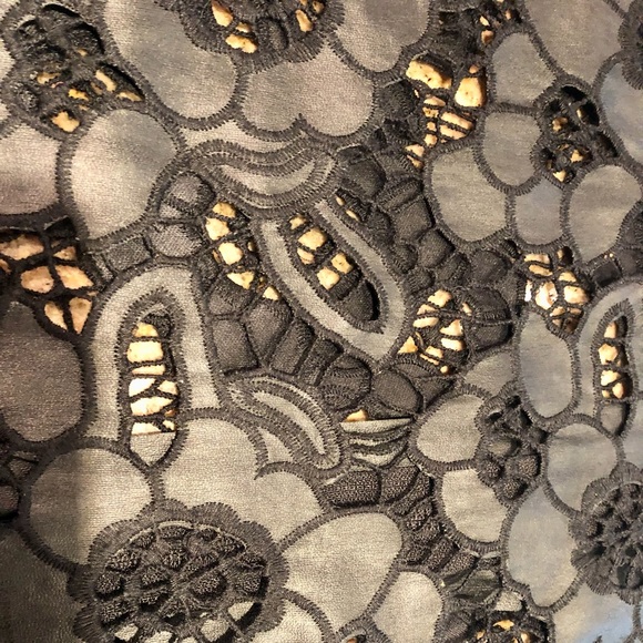 Stunning like new black floral appliqué top size large - Picture 10 of 10